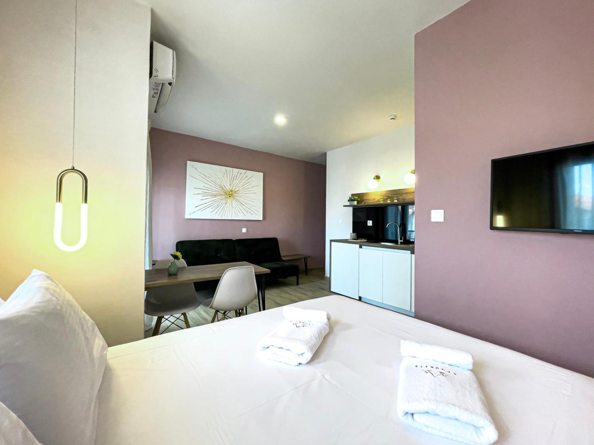 Athonite All Seasons Luxury Suites Jeriszósz Kültér fotó